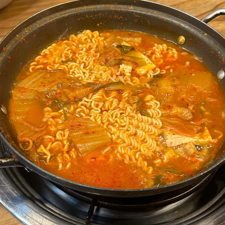 옛날김치돼지찌개 대표 사진