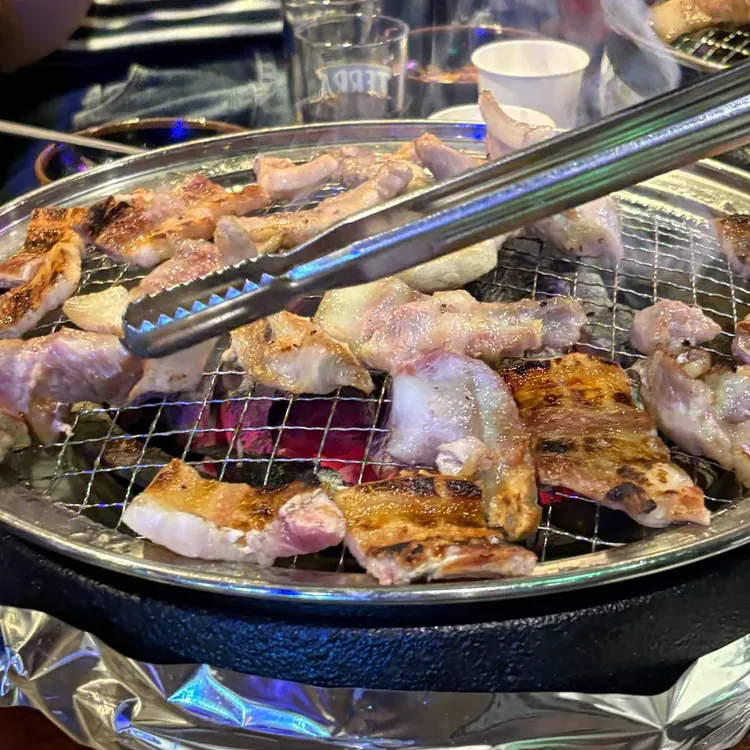 육즈비나르샤 대표 사진