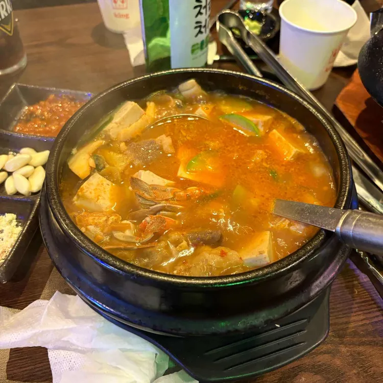육즈비나르샤 대표 사진