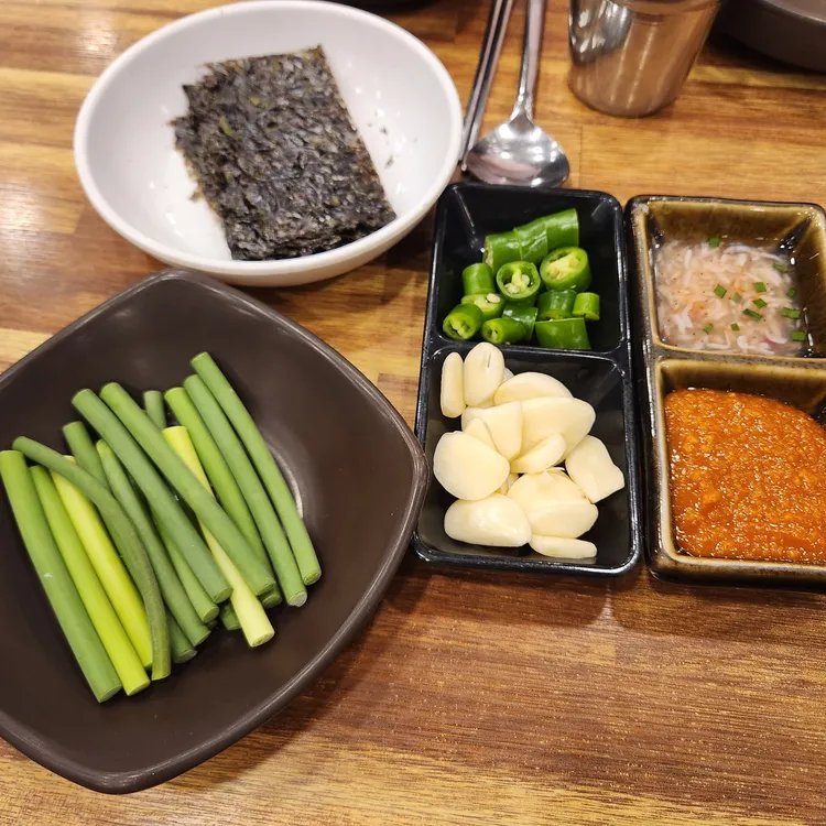 굴예찬 대표 사진
