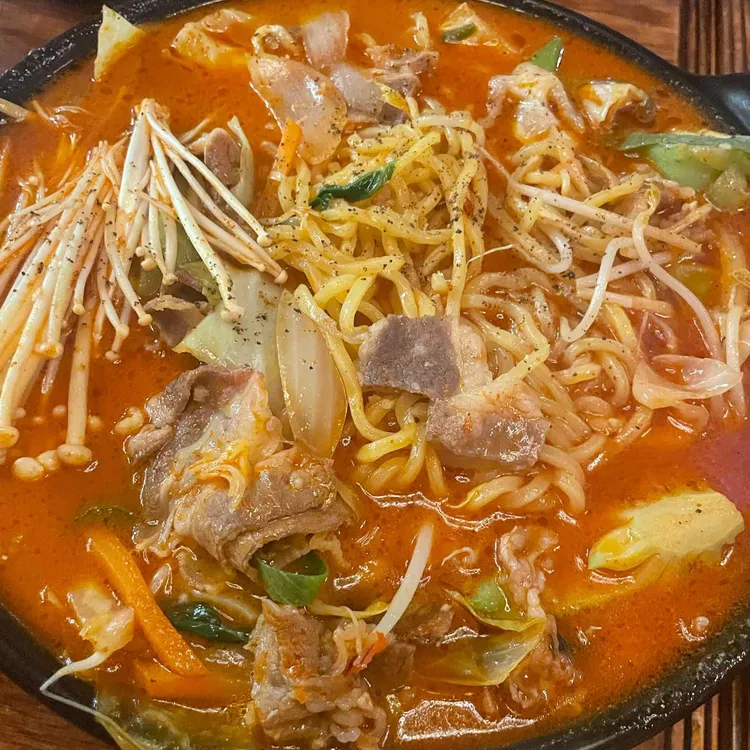백억살롱 대표 사진