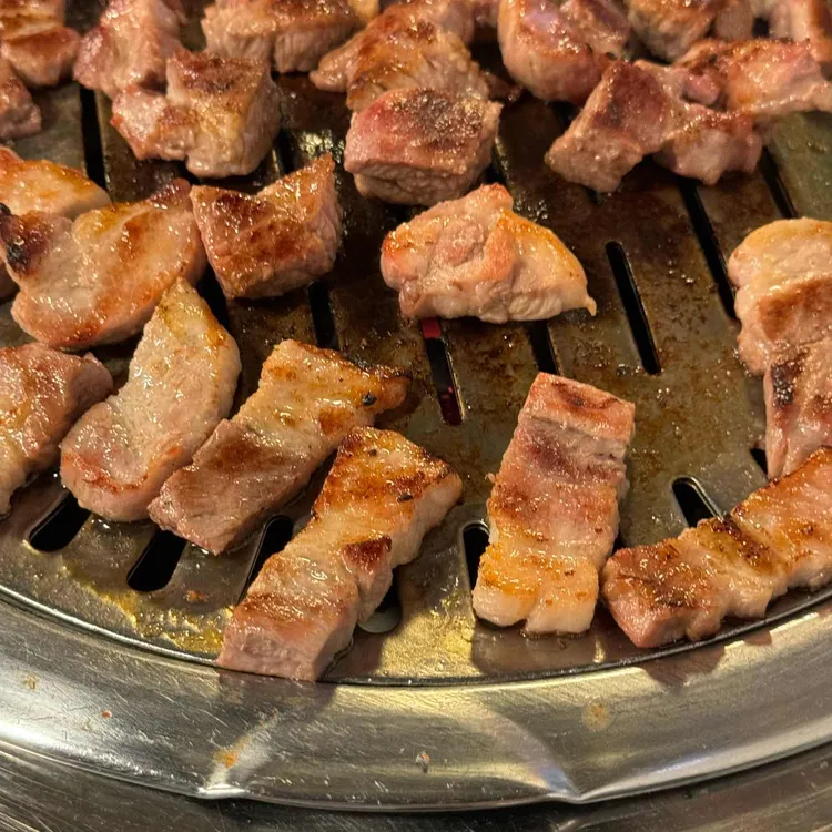 꽃돼지바람났네 대표 사진