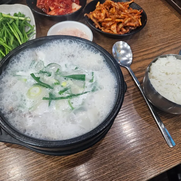 24시 사골순대국 대표 사진