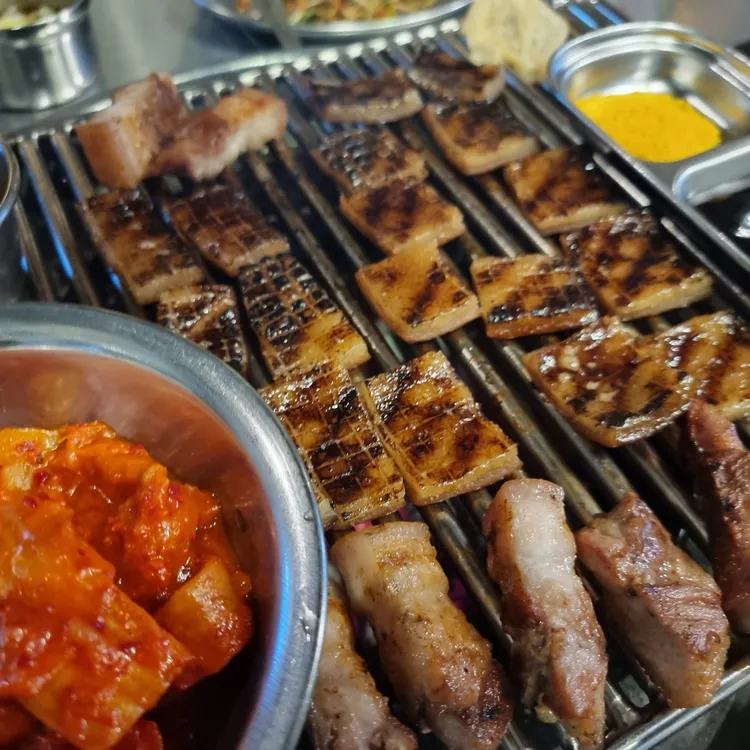 스페샬돼지 대표 사진