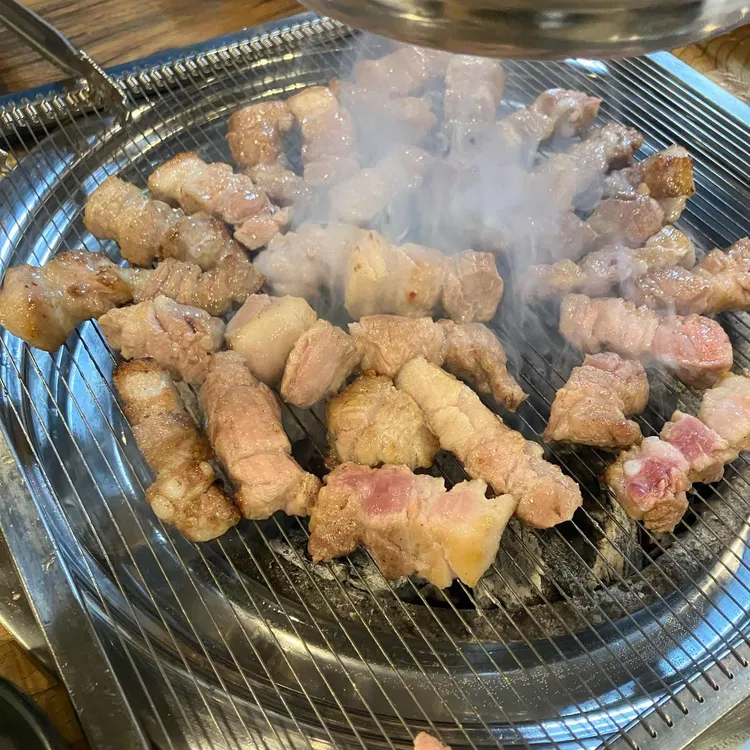 한돈참숯꼬기 대표 사진
