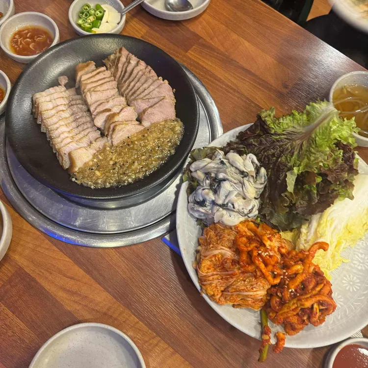 신원당마늘보쌈감자탕칡냉면칼국수 대표 사진