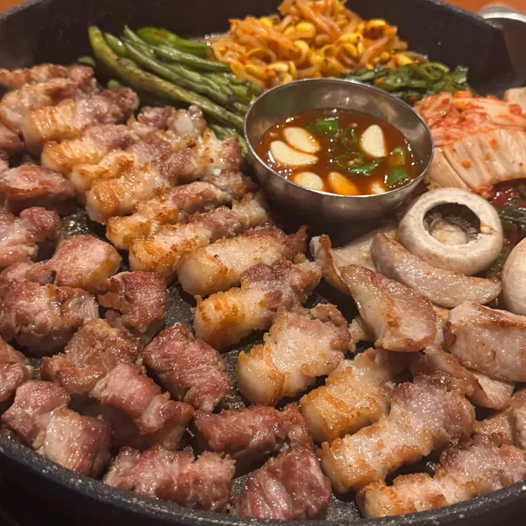 꽃돼지식당 사진 2