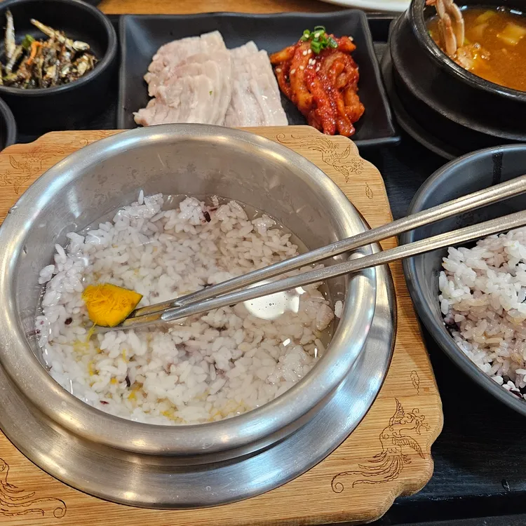 원할머니 보쌈족발 대표 사진