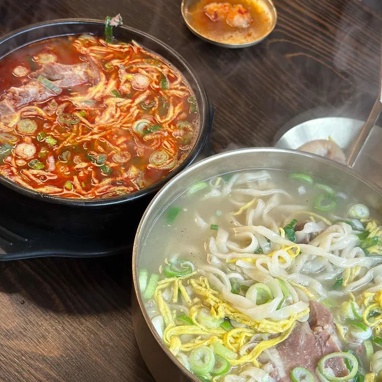평이담백뼈칼국수 대표 사진