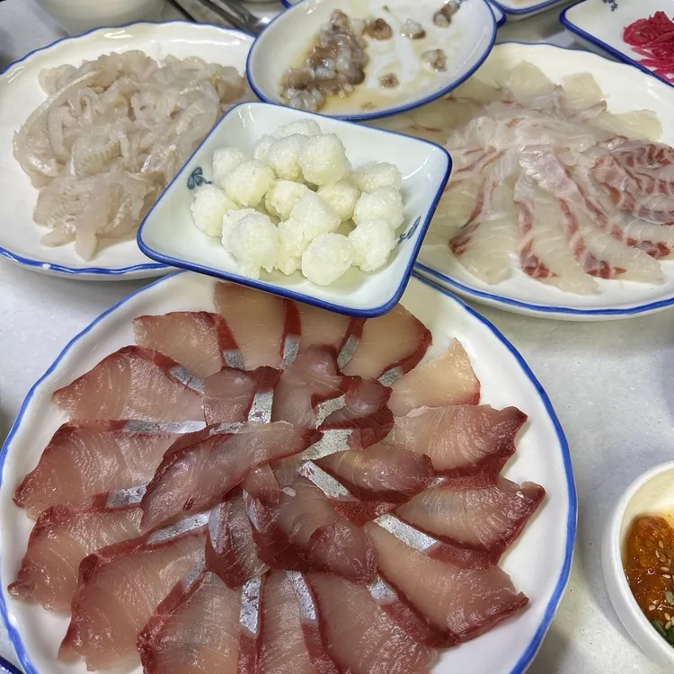 진횟집 대표 사진