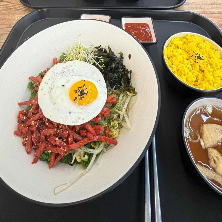 고기듬뿍대왕비빔밥 대표 사진