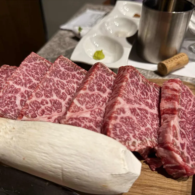 탐우진 대표 사진