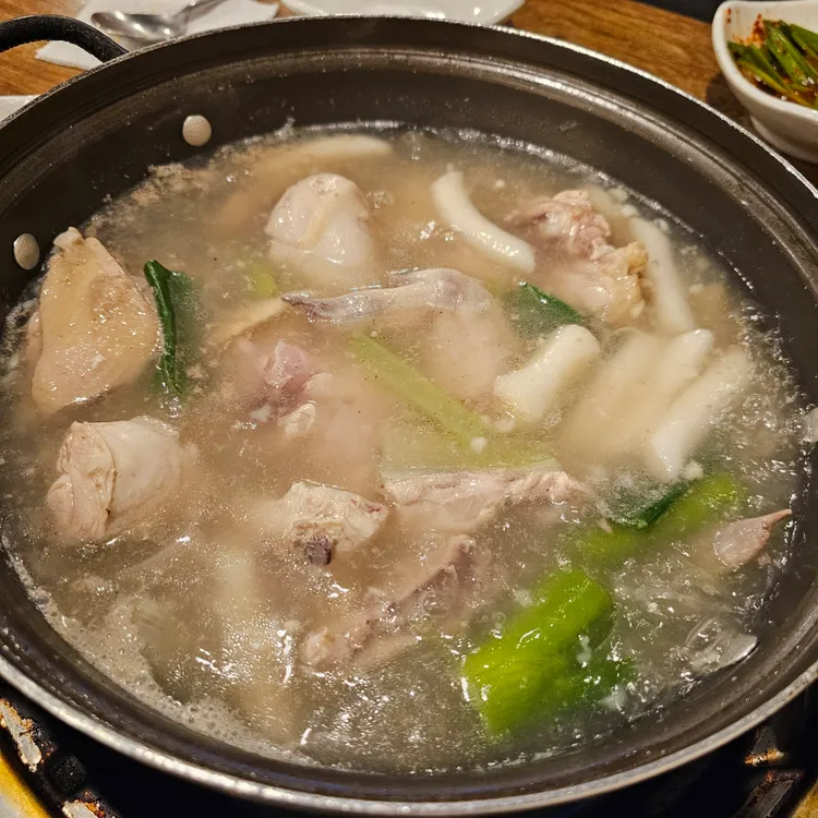 뒷뜰안에닭한마리 대표 사진