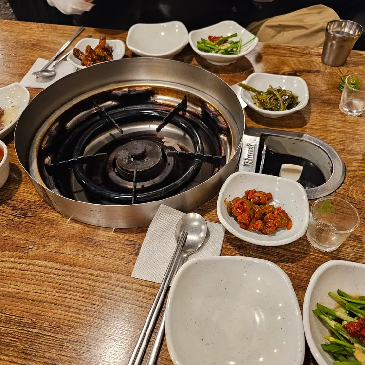 뒷뜰안에닭한마리 대표 사진