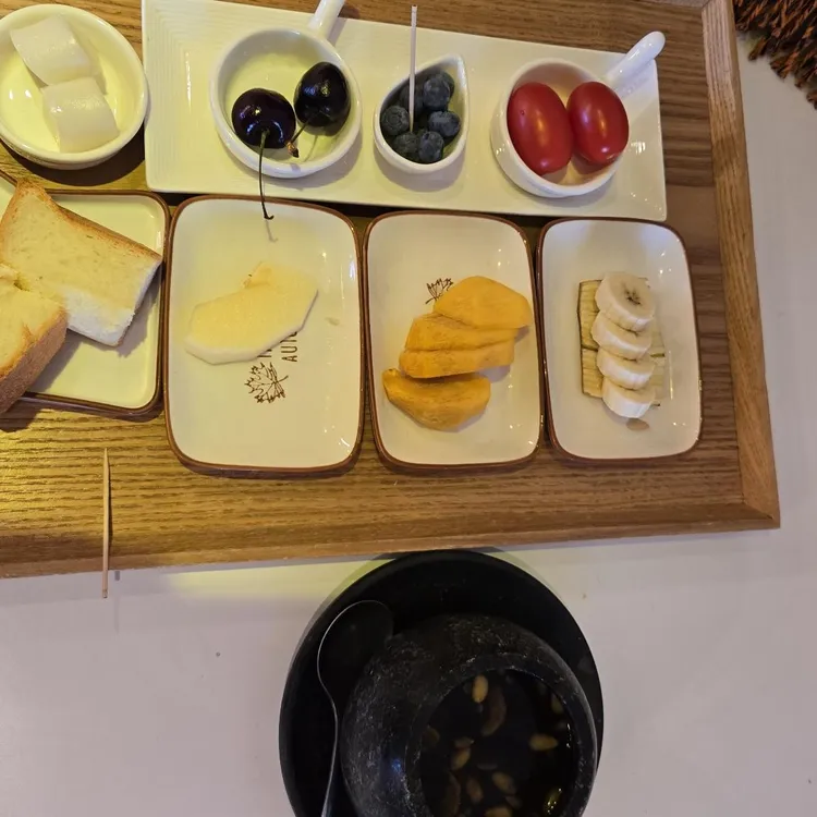 낮달 카페 대표 사진