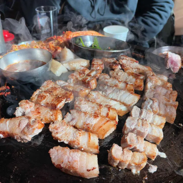 동두천솥뚜껑삼겹살 대표 사진