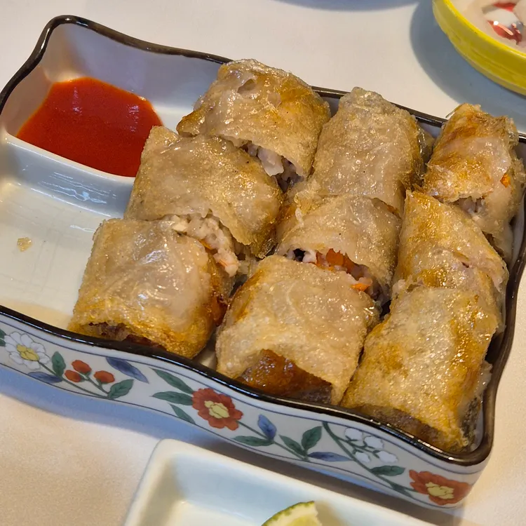 우엔 대표 사진
