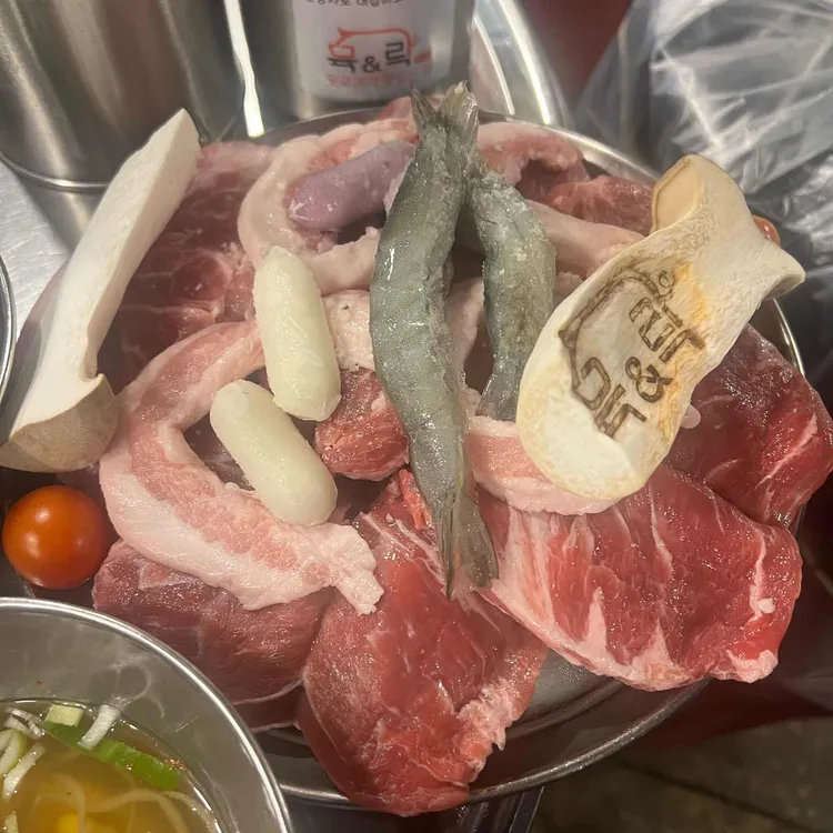 육앤락 사진 2