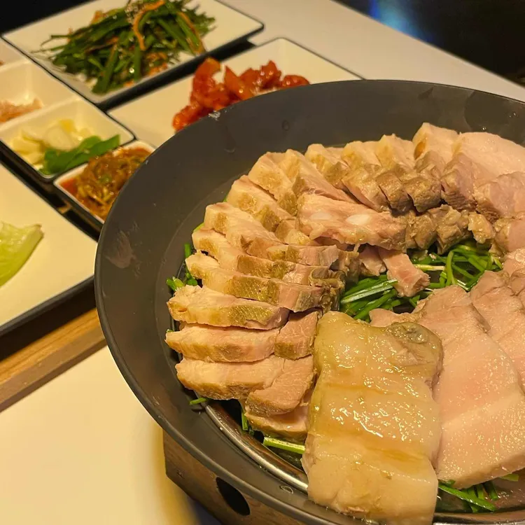 오늘도취하는원숭이 대표 사진