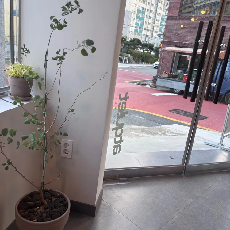 애콰이엇커피 대표 사진