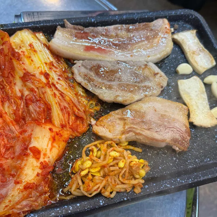 그래도 김치삼겹살 사진 1