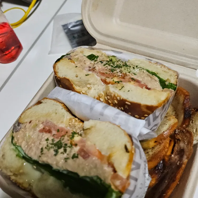 웨인스베이글스 대표 사진