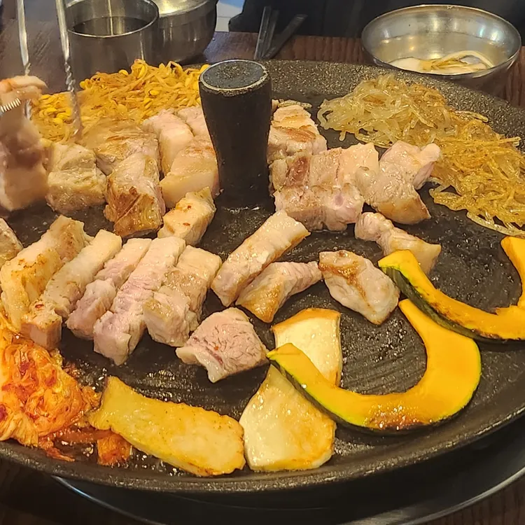 범계솥뚜껑삼겹살 대표 사진
