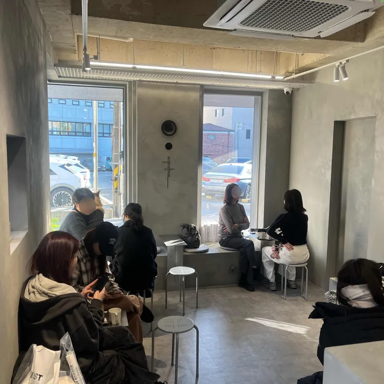 에이크로리즘 안국카페 대표 사진