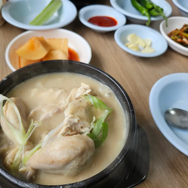 초가삼계탕 대표 사진