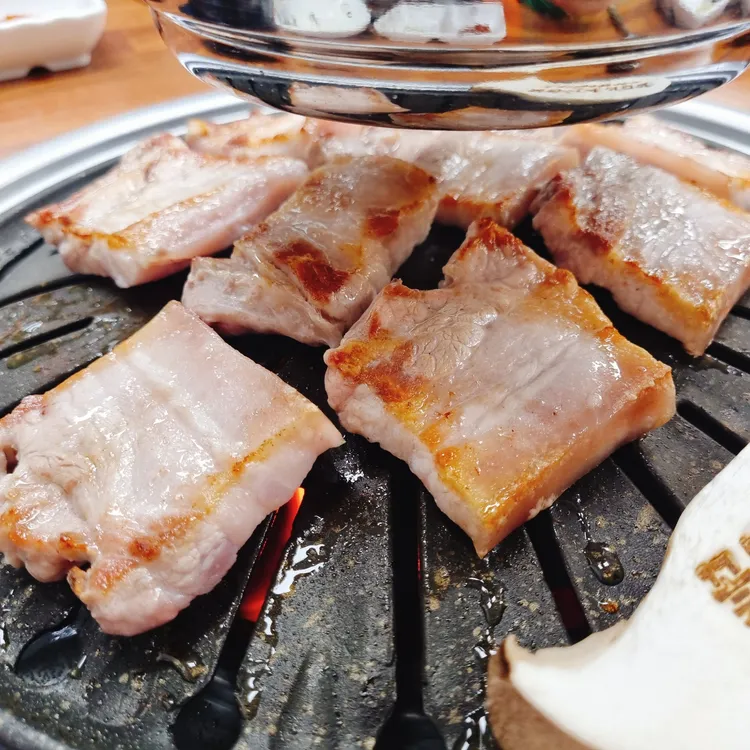 꽃등심과삼겹살 정육식당 대표 사진