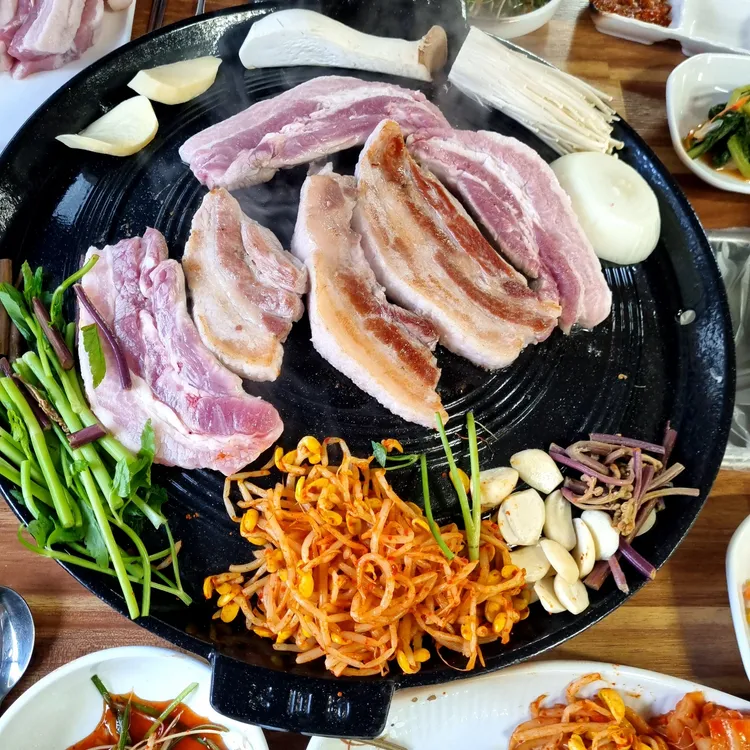 솥뚜껑삼겹살 대표 사진