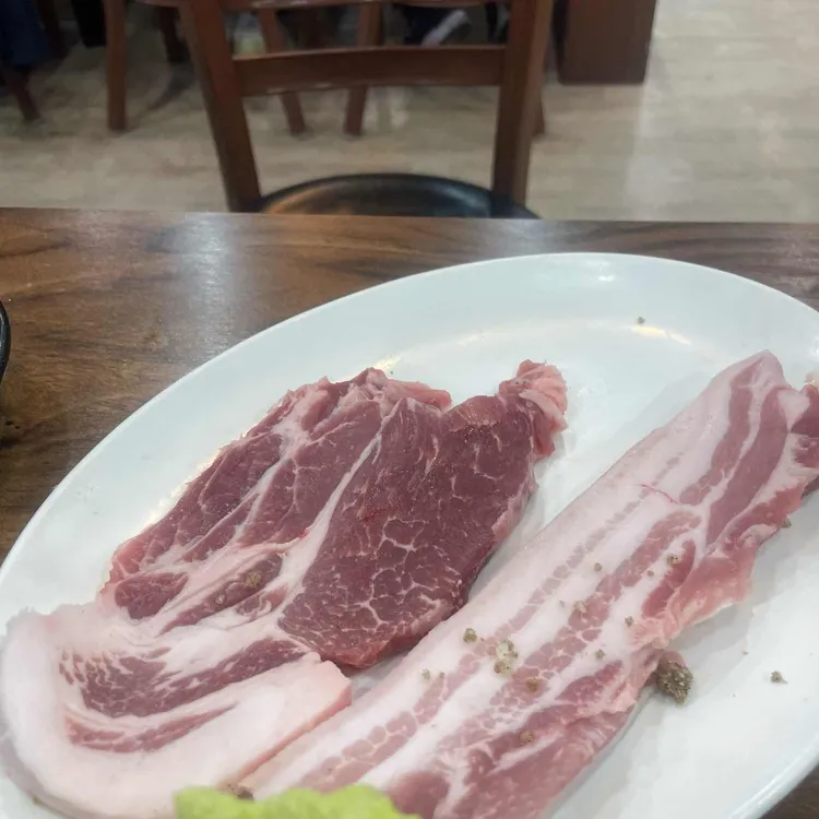 꿀꿀이통돼지 왕소금구이 대표 사진