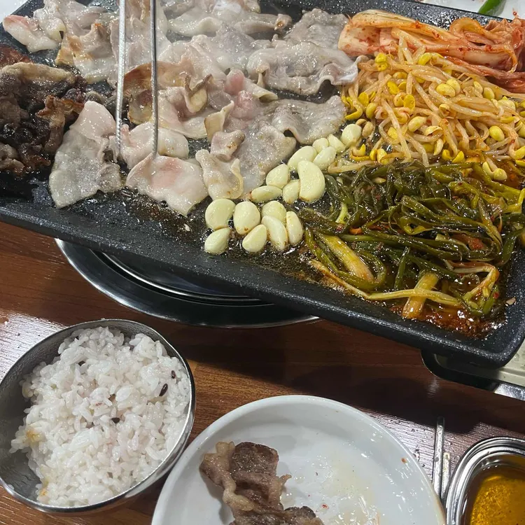꽃돼지무한리필삼겹살 대표 사진