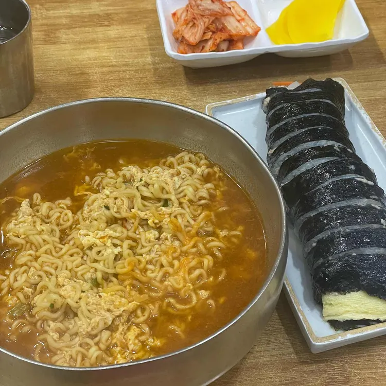 까치네분식 사진 1