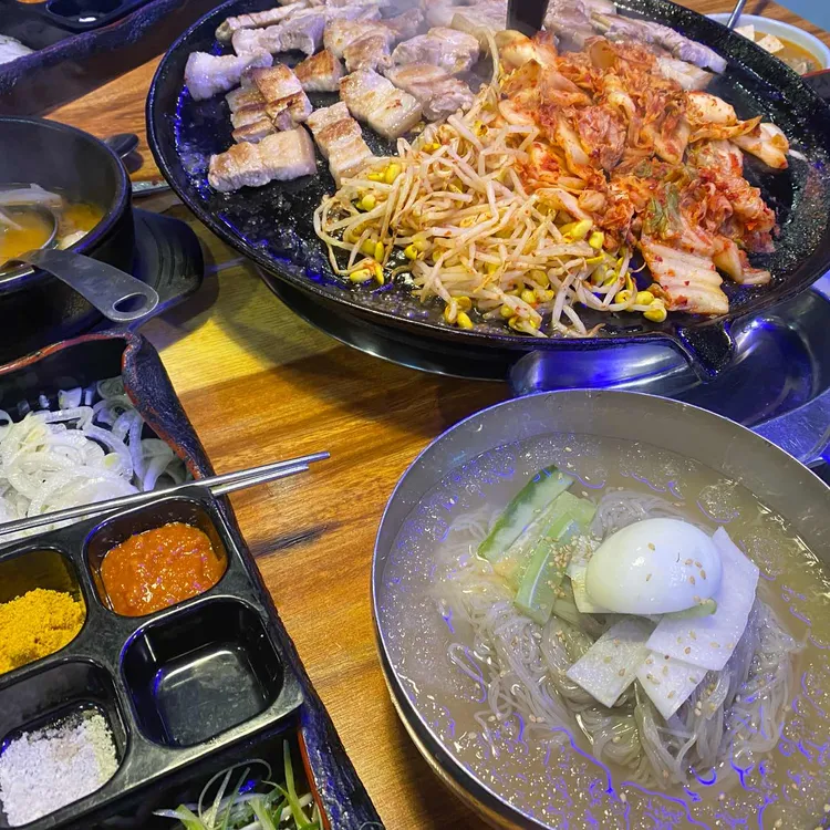 통통솥뚜껑삼겹살 대표 사진