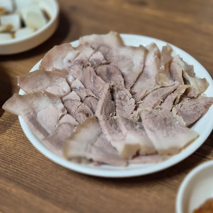 동곡 옛날 검은콩 뽕잎 손칼국수 집 대표 사진