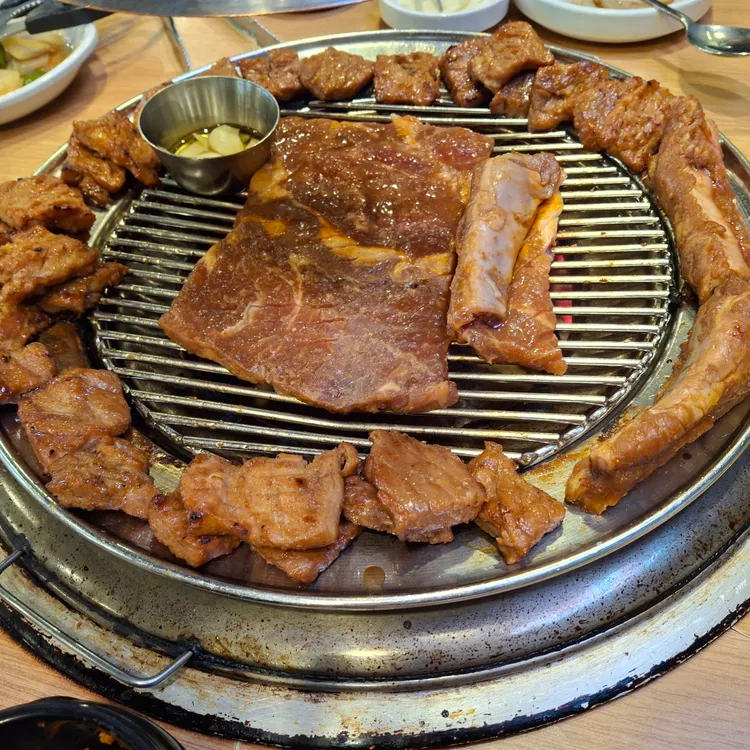 흥부골숯불돼지왕갈비 대표 사진