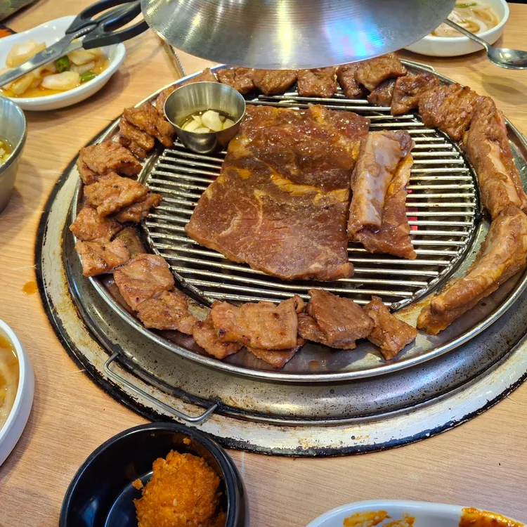 흥부골숯불돼지왕갈비 대표 사진