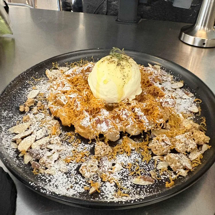 스톤 대표 사진