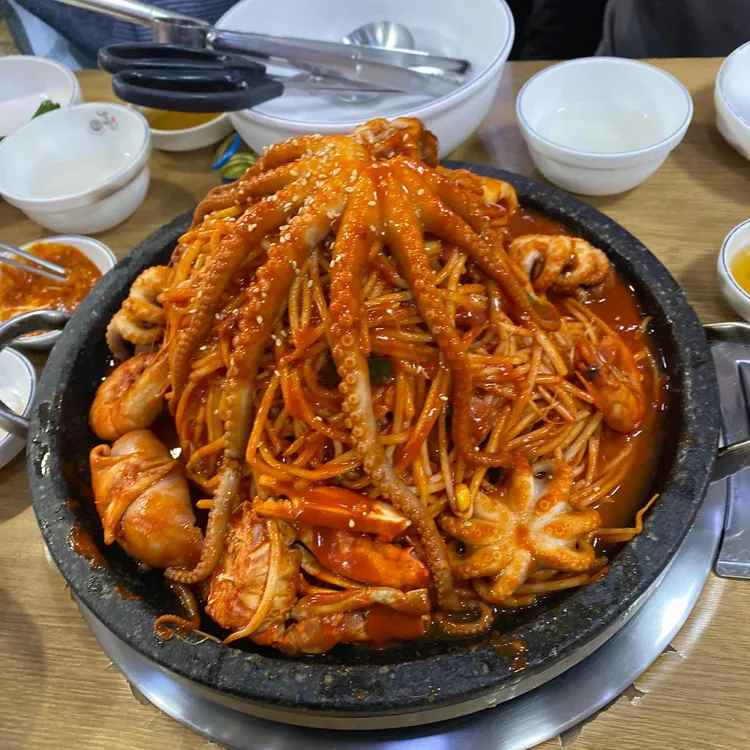 돌솟해물뼈찜 사진 1