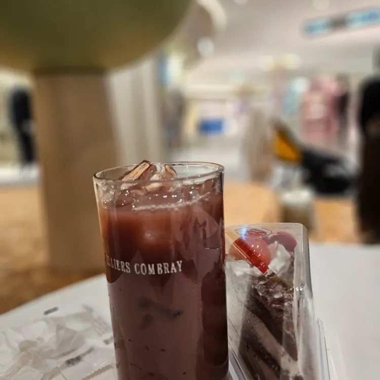 일리에콩브레 대표 사진