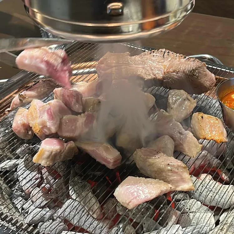 육탐미 대표 사진