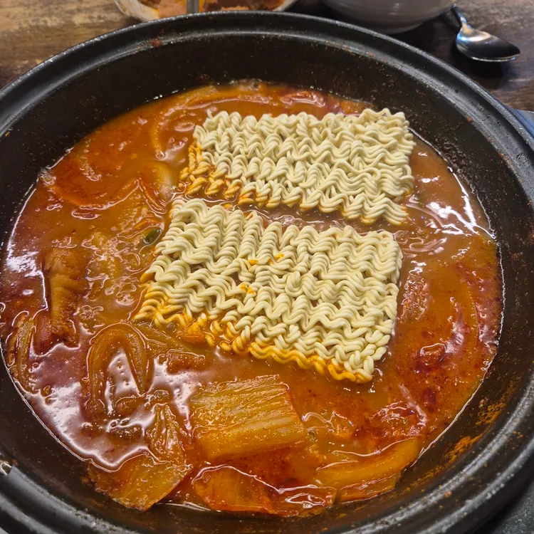 묵은지돼지김치찌개 본점 - 서면 김치찌개, 돼지김치찜 맛집