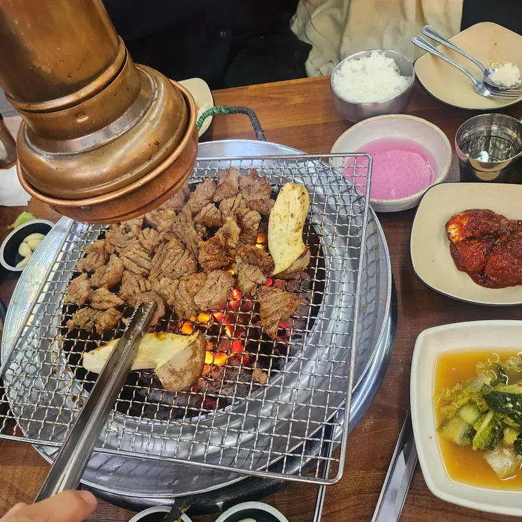 고기굽는 혀누네 대표 사진