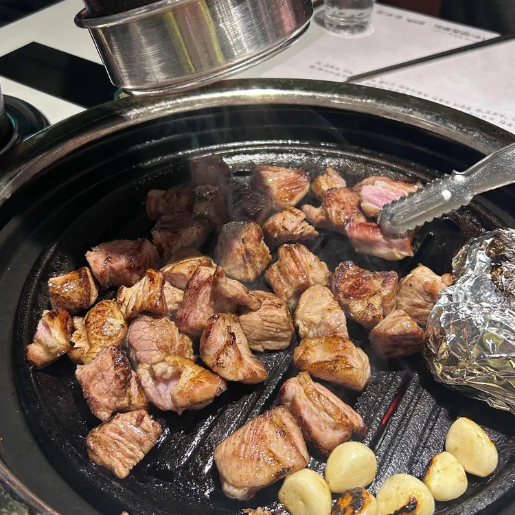 돈보이 대표 사진