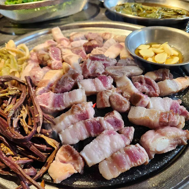 바다를 본 돼지 대표 사진