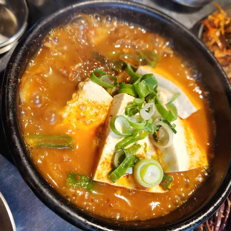 바다를 본 돼지 대표 사진
