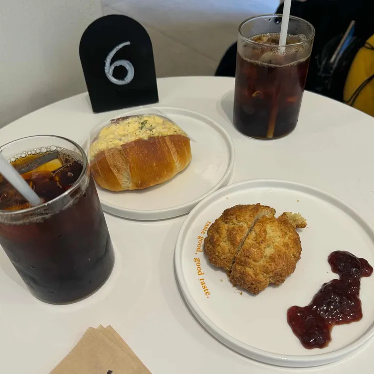 커피맛을조금아는남자 대표 사진