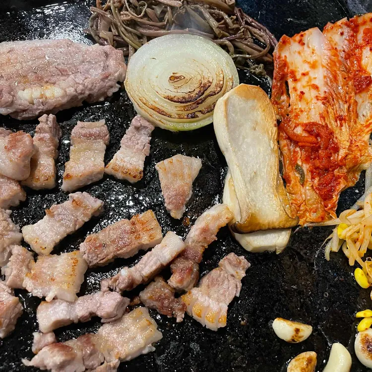 기똥찬 돌 삼겹살 사진 1