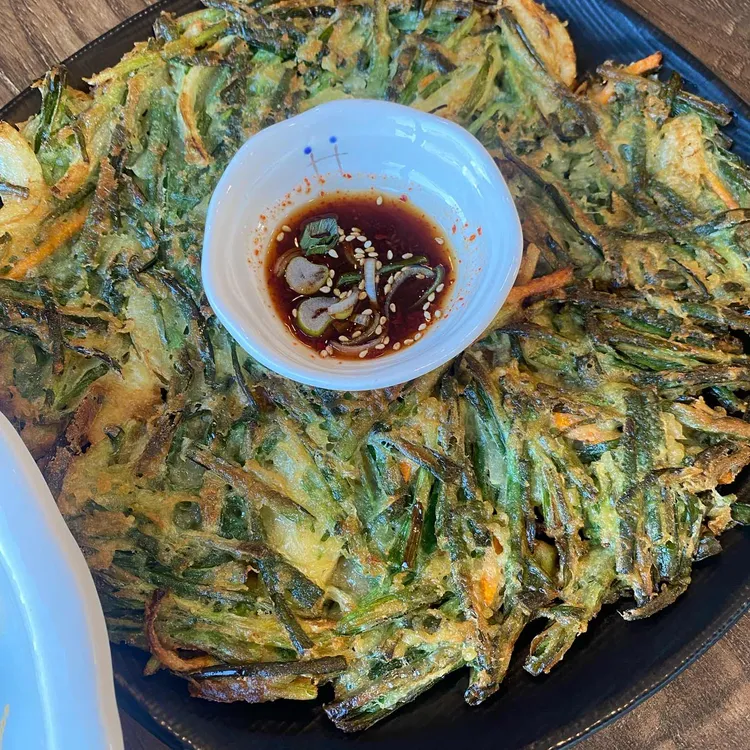 잔잔한 식탁 대표 사진